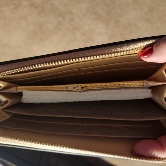 Wallets - Picture 2 of 3